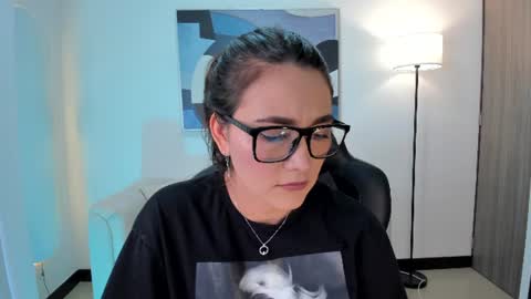 I am Sara  online show from 07-14-26, 08:14
