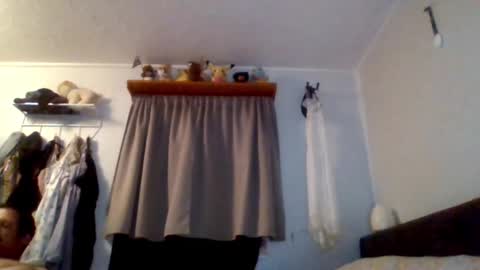 sarapatches online show from 10-15-25, 08:14