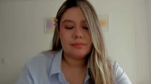 Snapshot of sarasmith19 chatting on 05-25-26, 04:46 Sara sarasmithfun by instagram online show from 05-25-26, 04:46