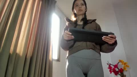 Sara   online show from 09-23-25, 01:03