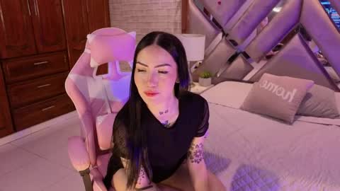 Snapshot of saratorresxx chatting on 04-23-26, 03:47 Sara online show from 04-23-26, 03:47