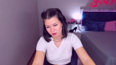 Snapshot of saravivid chatting on 06-12-26, 09:08 SaraVivid online show from 06-12-26, 09:08