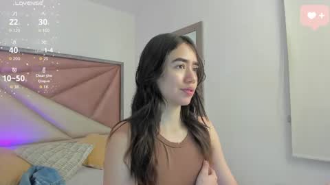 Snapshot of sarawagner_ chatting on 06-20-26, 12:14 online show from 06-20-26, 12:14