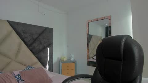 Snapshot of sarawagner_ chatting on 07-02-26, 12:22 online show from 07-02-26, 12:22