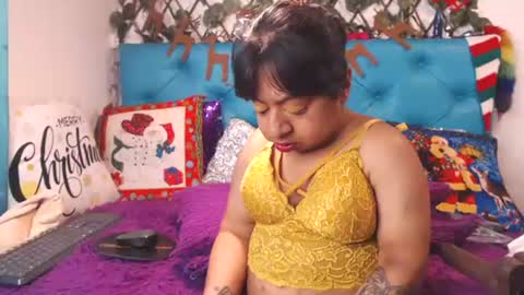 Sara Wills online show from 12-21-25, 02:35