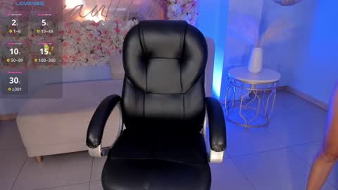 Sara Winstone online show from 01-11-25, 10:51