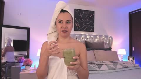 Snapshot of sarhamccormick chatting on 01-06-25, 01:08 sarha online show from 01-06-25, 01:08