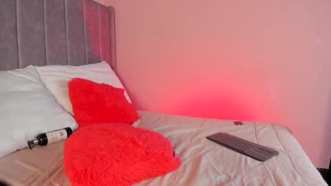 Sara Garcia online show from 10-22-25, 04:13