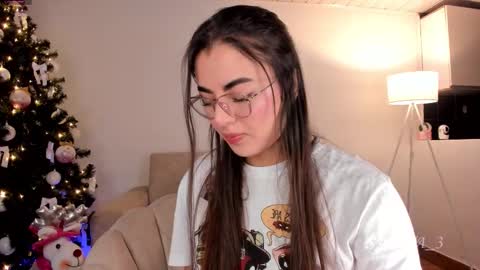 Snapshot of sarita_3 chatting on 11-28-25, 09:50 Sarita Lozano online show from 11-28-25, 09:50