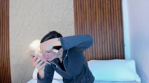  SARIYA Y ALEXIS  online show from 02-23-26, 11:18