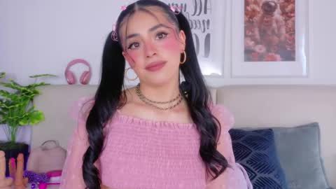 Snapshot of saritabratz chatting on 05-06-26, 10:15 Sara online show from 05-06-26, 10:15
