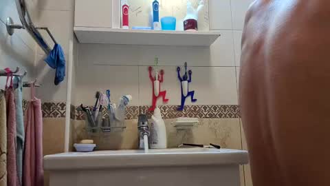 Snapshot of sasha999111 chatting on 12-21-24, 09:23 Eldak23 online show from 12-21-24, 09:23