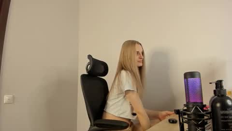 Sasha Vesmus online show from 11-14-25, 08:51