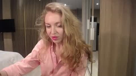 Sasha online show from 10-23-25, 01:43