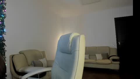 Snapshot of sashavanee chatting on 07-02-26, 03:06 Lilou and Sasha online show from 07-02-26, 03:06