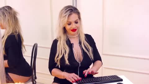 Snapshot of sashavaughn chatting on 12-24-24, 08:44 Sasha online show from 12-24-24, 08:44