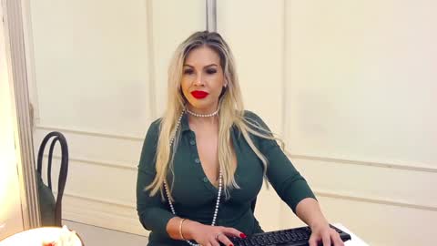 Snapshot of sashavaughn chatting on 12-29-24, 03:44 Sasha online show from 12-29-24, 03:44