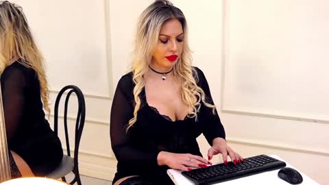 Snapshot of sashavaughn chatting on 01-12-25, 05:34 Sasha online show from 01-12-25, 05:34