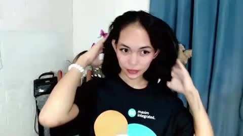 Snapshot of sashifoxdoll_ chatting on 10-30-25, 04:41 Sashi online show from 10-30-25, 04:41