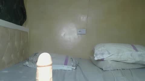 Snapshot of sassie_bee chatting on 12-03-24, 01:08 sassie_bee online show from 12-03-24, 01:08