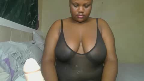Snapshot of sassie_bee chatting on 12-12-24, 03:21 sassie_bee online show from 12-12-24, 03:21