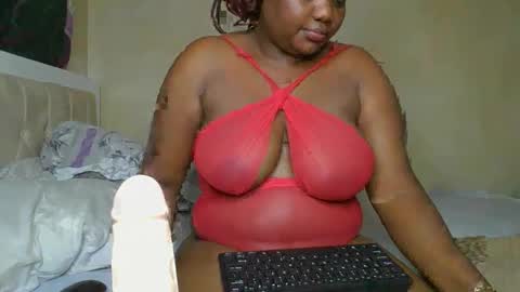 Snapshot of sassie_bee chatting on 01-07-25, 02:42 sassie_bee online show from 01-07-25, 02:42