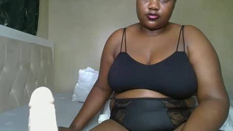 Snapshot of sassie_bee chatting on 02-01-25, 03:19 sassie_bee online show from 02-01-25, 03:19