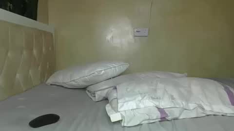 Snapshot of sassie_bee chatting on 02-02-25, 11:21 sassie_bee online show from 02-02-25, 11:21