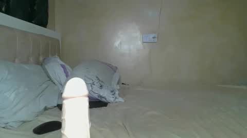 Snapshot of sassie_bee chatting on 02-24-25, 10:36 sassie_bee online show from 02-24-25, 10:36