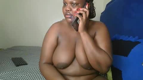 Snapshot of sassie_bee chatting on 09-14-25, 12:48 sassie_bee online show from 09-14-25, 12:48