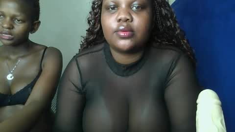 Snapshot of sassie_bee chatting on 09-15-25, 05:35 sassie_bee online show from 09-15-25, 05:35