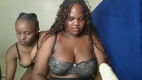 Snapshot of sassie_bee chatting on 09-16-25, 06:09 sassie_bee online show from 09-16-25, 06:09