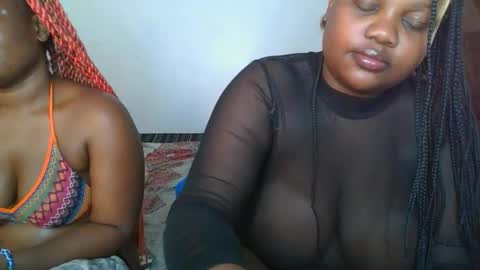 Snapshot of sassie_bee chatting on 11-01-25, 10:01 sassie_bee online show from 11-01-25, 10:01