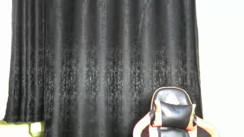 Snapshot of sassy_lyne chatting on 12-15-25, 11:14 sassy_lyne online show from 12-15-25, 11:14