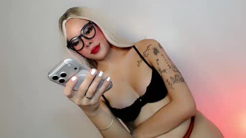 Tiffanie online show from 11-11-25, 12:54