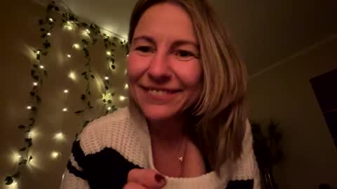 Snapshot of sassyella chatting on 12-15-24, 08:52 Sassyella online show from 12-15-24, 08:52