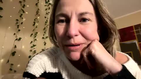 Snapshot of sassyella chatting on 01-12-25, 08:36 Sassyella online show from 01-12-25, 08:36