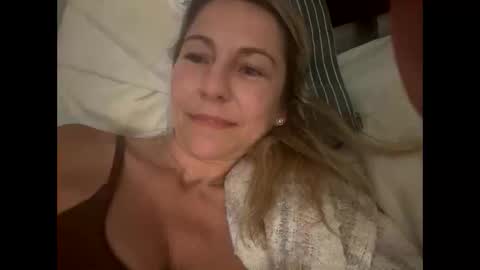 Snapshot of sassyella chatting on 10-16-25, 09:43 Sassyella online show from 10-16-25, 09:43