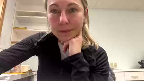 Snapshot of sassyella chatting on 12-16-25, 10:59 Sassyella online show from 12-16-25, 10:59