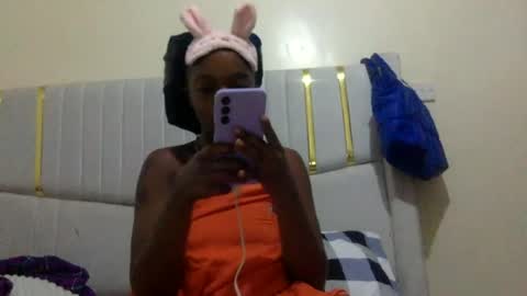 Snapshot of sassylilmama chatting on 06-11-26, 05:22 sassylilmama online show from 06-11-26, 05:22
