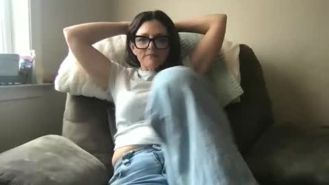 Snapshot of sassynsweetmilf chatting on 12-19-25, 03:52 sassynsweetmilf online show from 12-19-25, 03:52