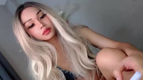 Snapshot of sassyslutmode chatting on 02-10-26, 10:25 Z I A online show from 02-10-26, 10:25