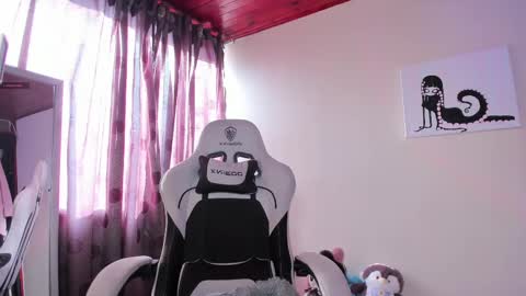    im expecting 300 thumbs up on my altar online show from 02-20-25, 09:42