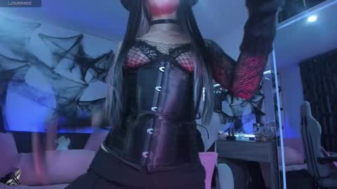    im expecting 300 thumbs up on my altar online show from 10-11-25, 11:03