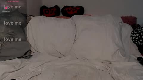 Snapshot of satisfymypussy chatting on 01-29-25, 12:24 Alina online show from 01-29-25, 12:24