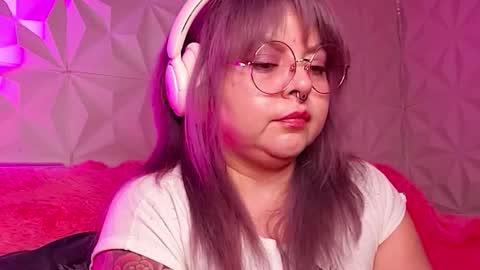 Gina George online show from 10-26-25, 01:33