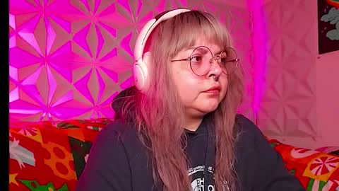 Gina George online show from 12-21-25, 10:28