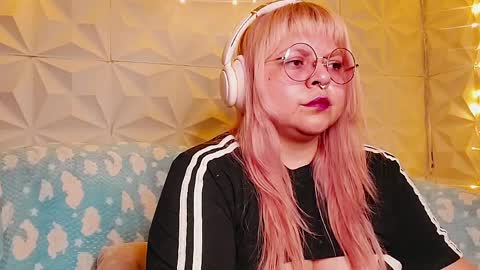 Gina George online show from 05-12-26, 01:14