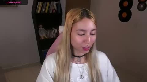 Snapshot of saucy_jenn1 chatting on 10-17-25, 04:26 I AM JENN online show from 10-17-25, 04:26