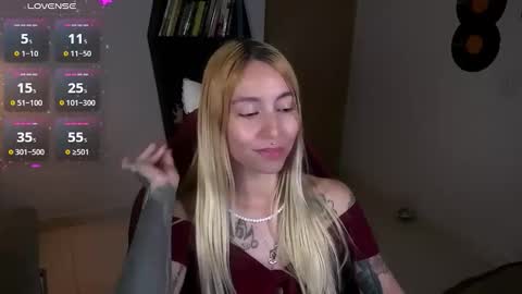 Snapshot of saucy_jenn1 chatting on 10-25-25, 04:09 I AM JENN online show from 10-25-25, 04:09